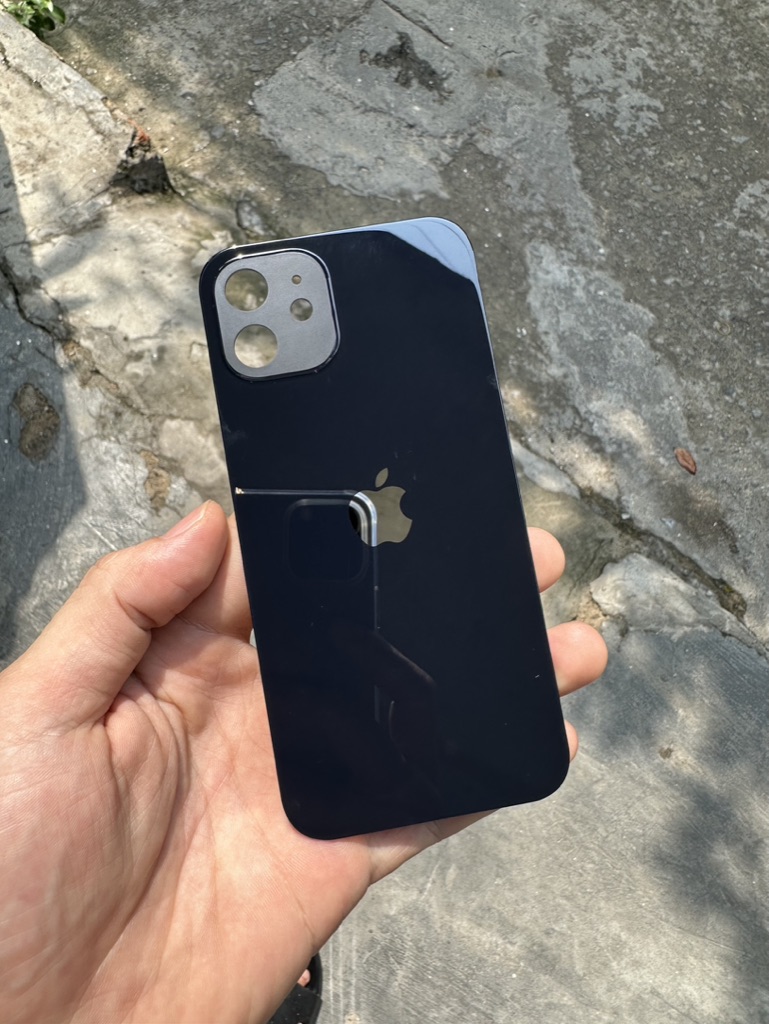 Kính lưng iPhone 12 - cam nhỏ